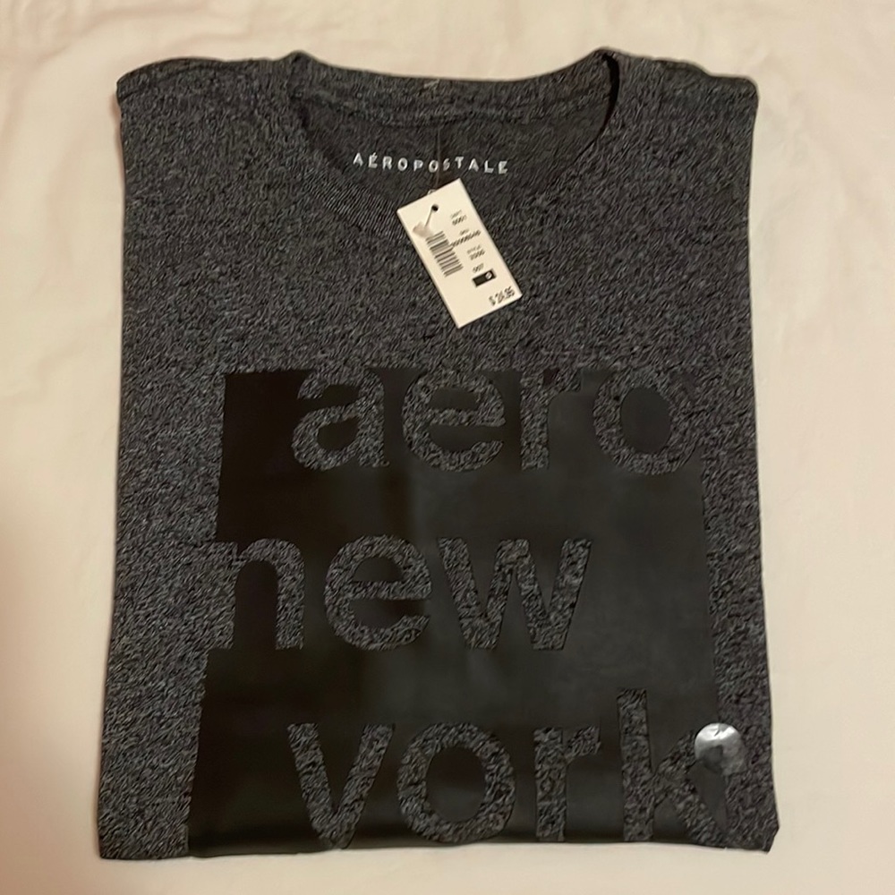 Aeropostale graphic t-shirt •  Size S (small)